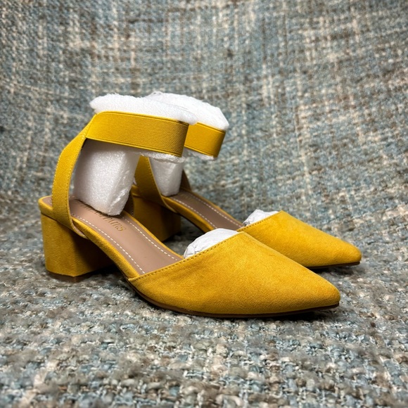 DREAM PAIRS Nicholes Pointed Toe Low Chunky Heel Pumps in Mustard - Picture 6 of 10